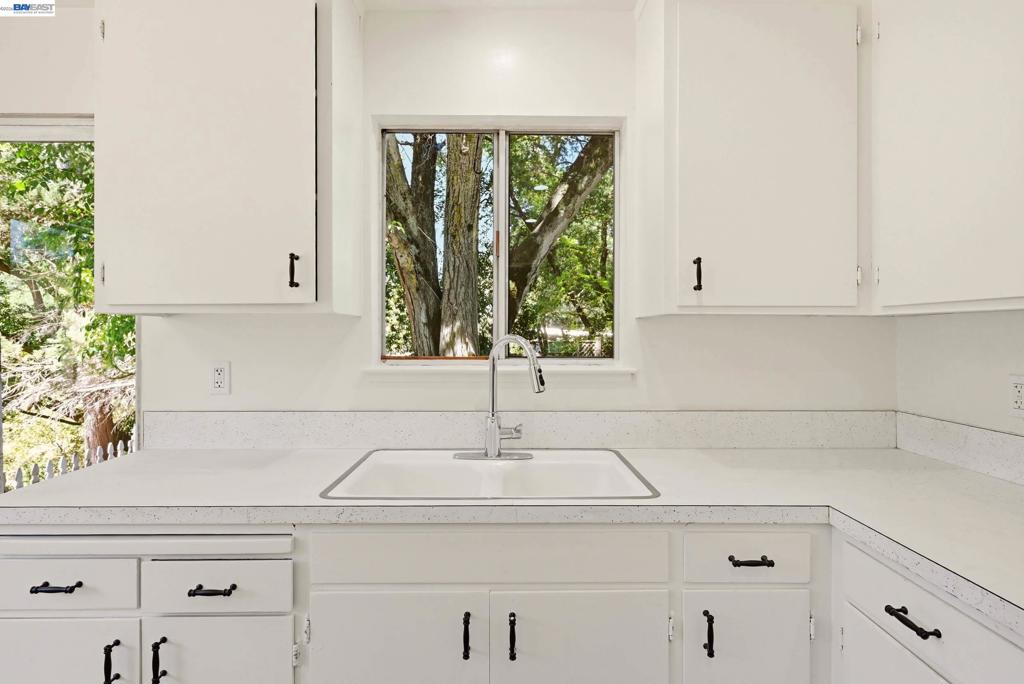10160 Crow Canyon Rd Property Photo 9