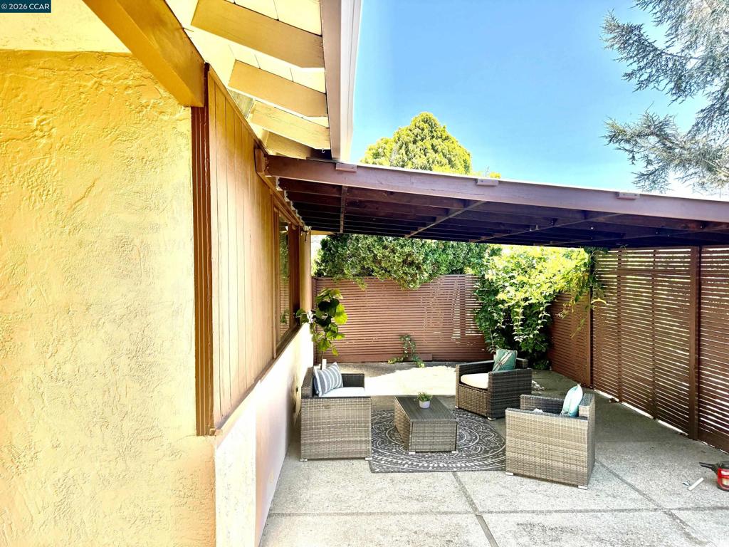 4440 Meadowbrook Drive Property Photo 4