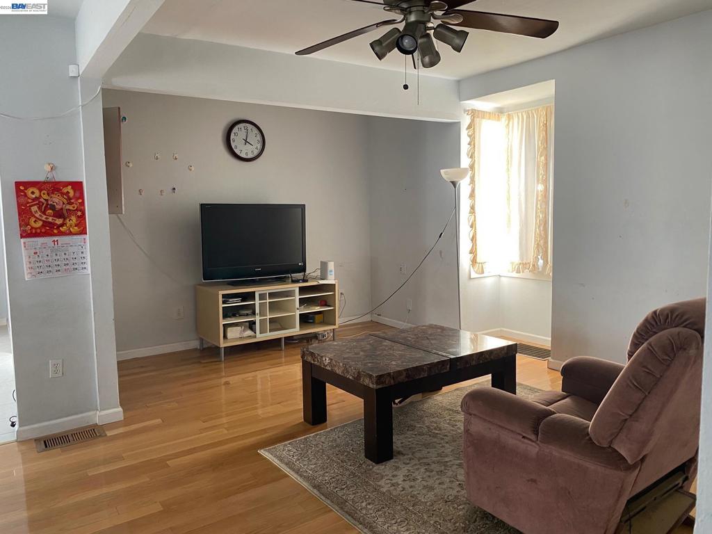 3264 Kansas Property Photo 6