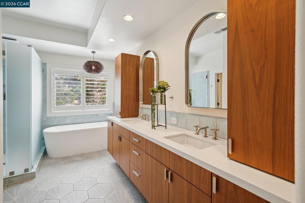 136 Lark Court Property Photo 8
