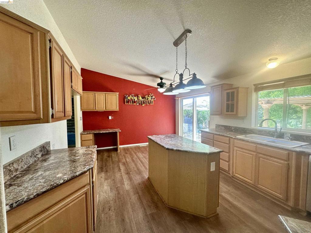 20511 Nob Hill Cir Property Photo 14