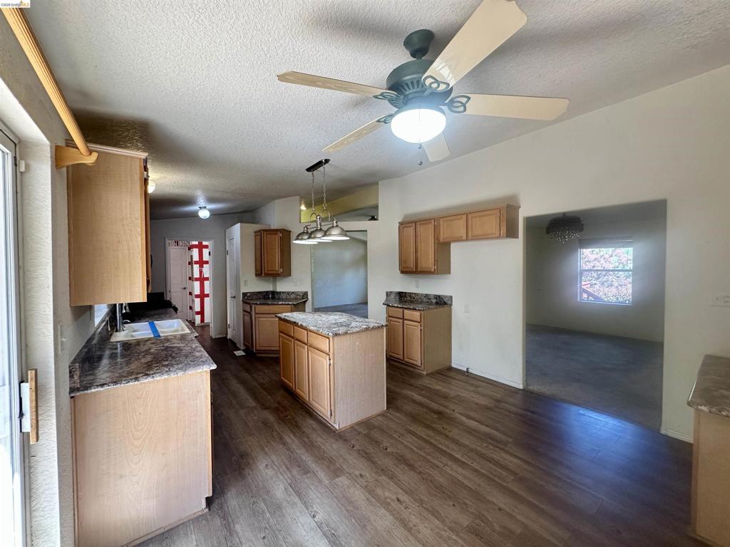 20511 Nob Hill Cir Property Photo 17