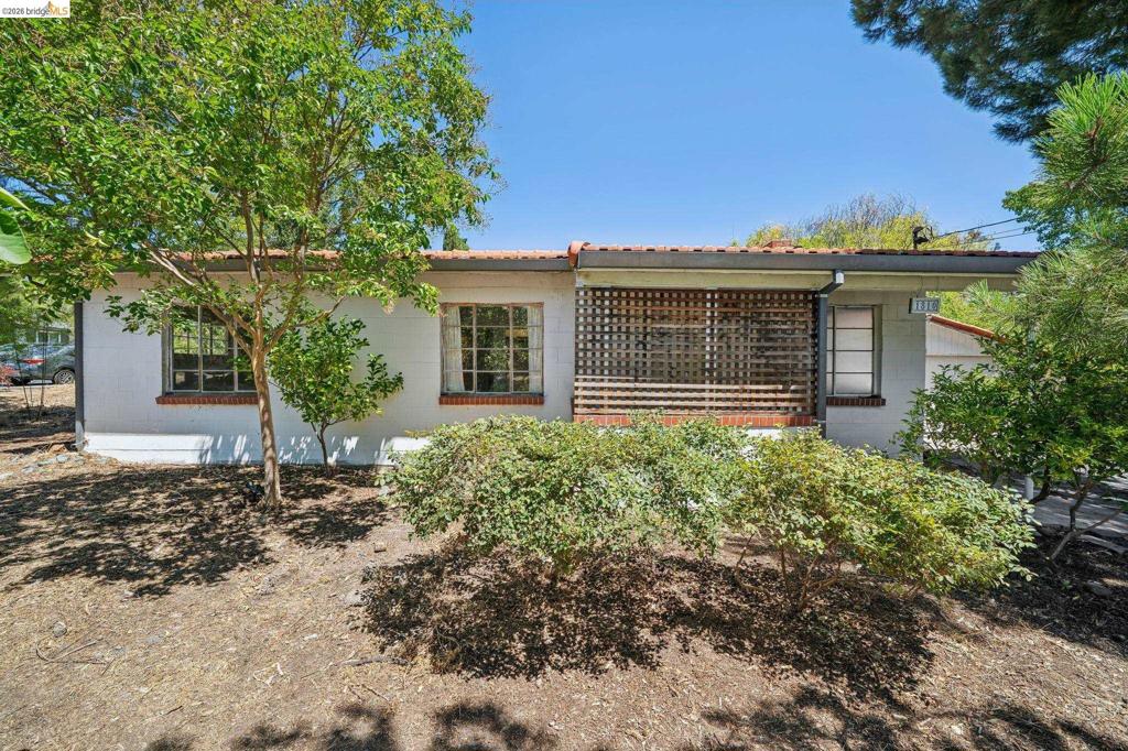 1810 3rd Ave Property Photo 2