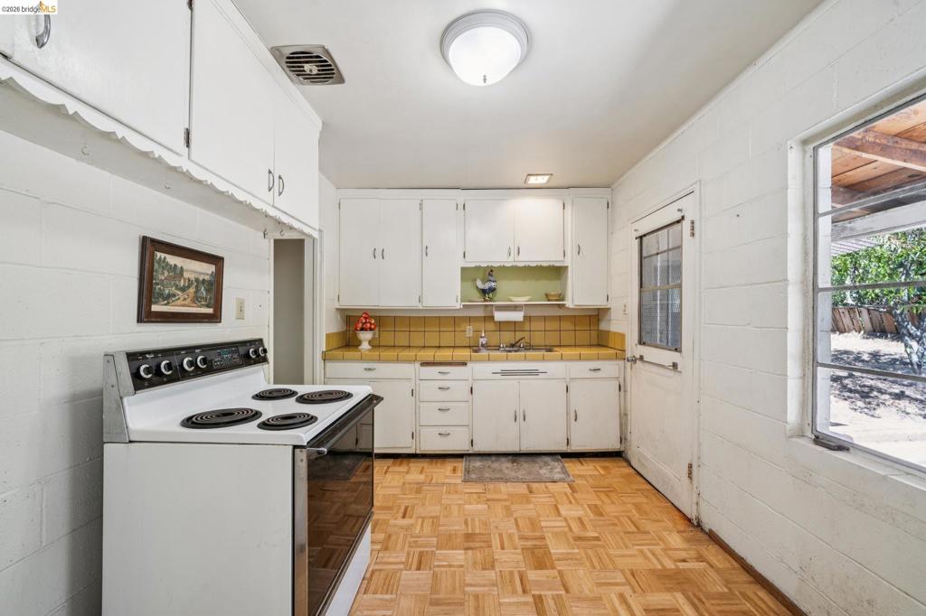 1810 3rd Ave Property Photo 12