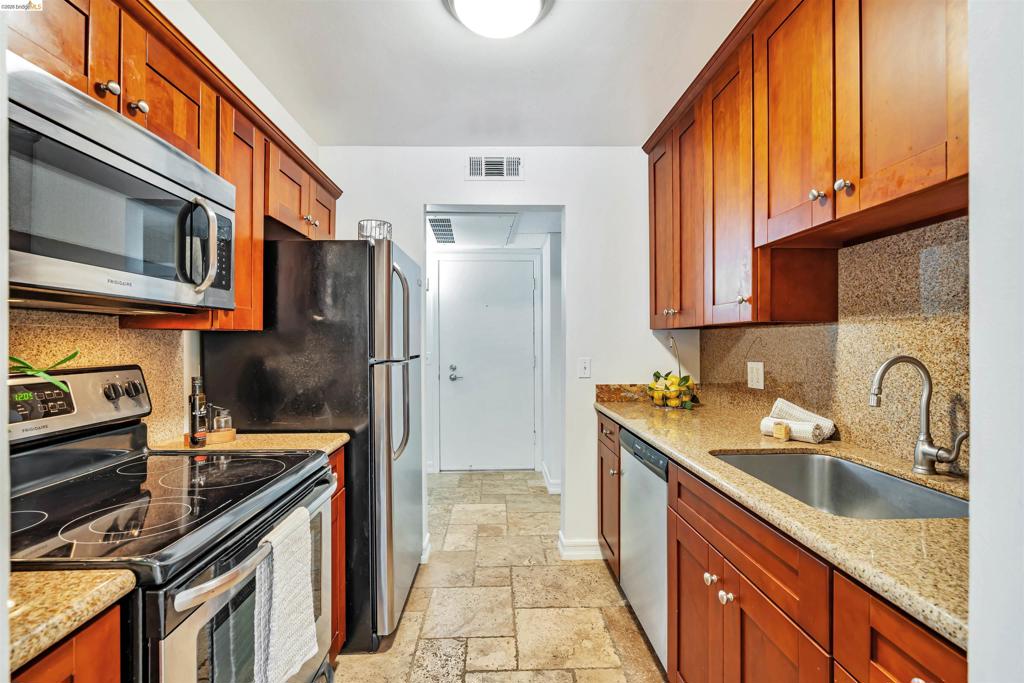 490 N Civic Dr 101