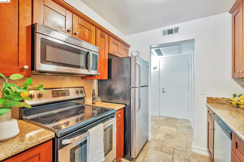 490 N Civic Dr 101 Property Photo 11