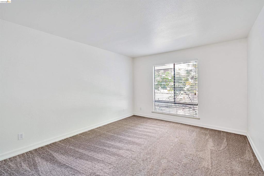 490 N Civic Dr 101 Property Photo 15