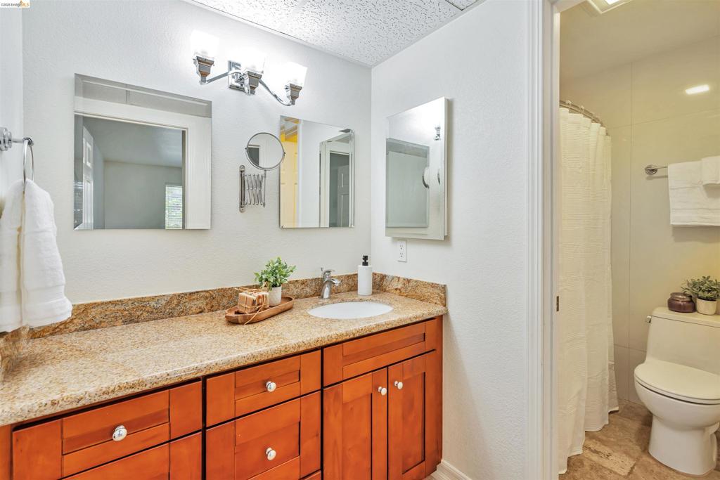 490 N Civic Dr 101 Property Photo 17