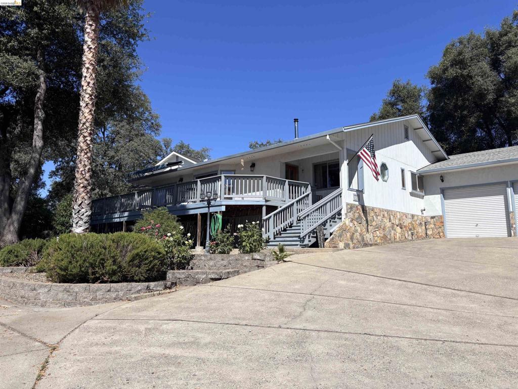 19256 Rockridge Way Property Photo 1