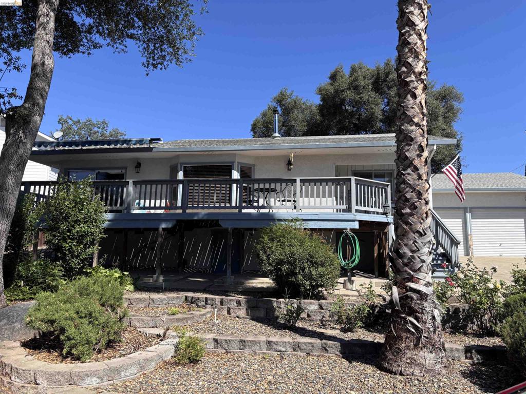 19256 Rockridge Way Property Photo 2