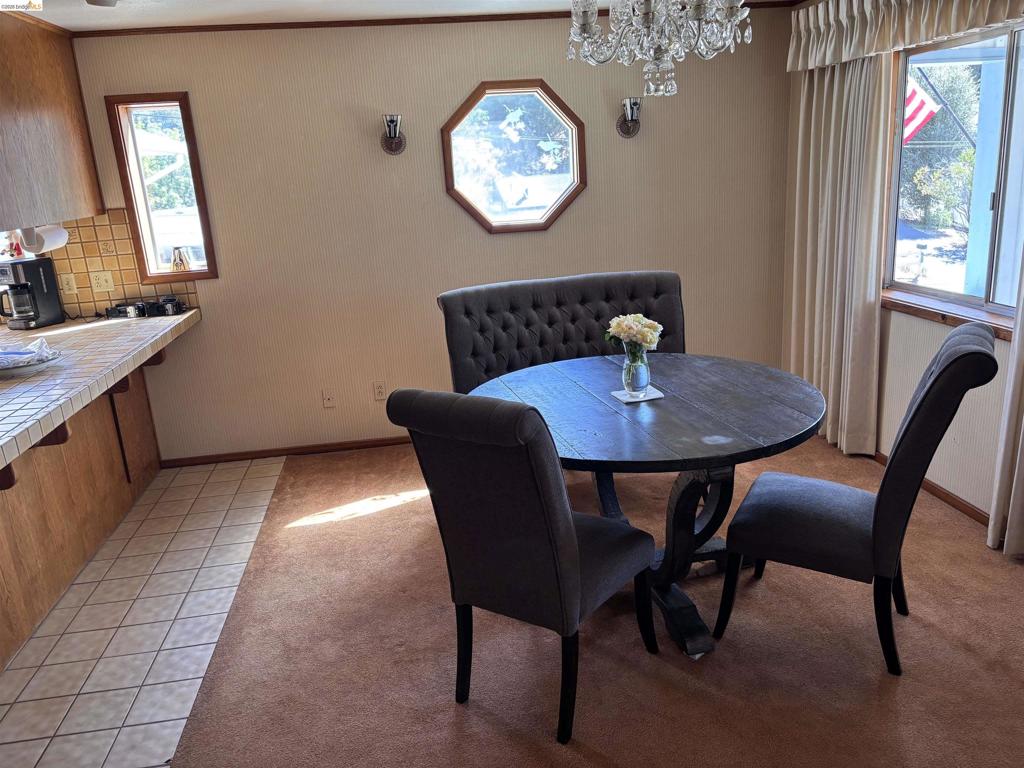 19256 Rockridge Way Property Photo 4