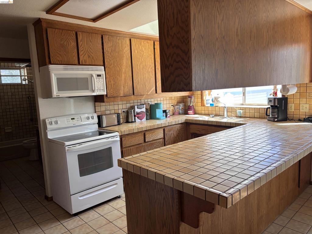 19256 Rockridge Way Property Photo 5