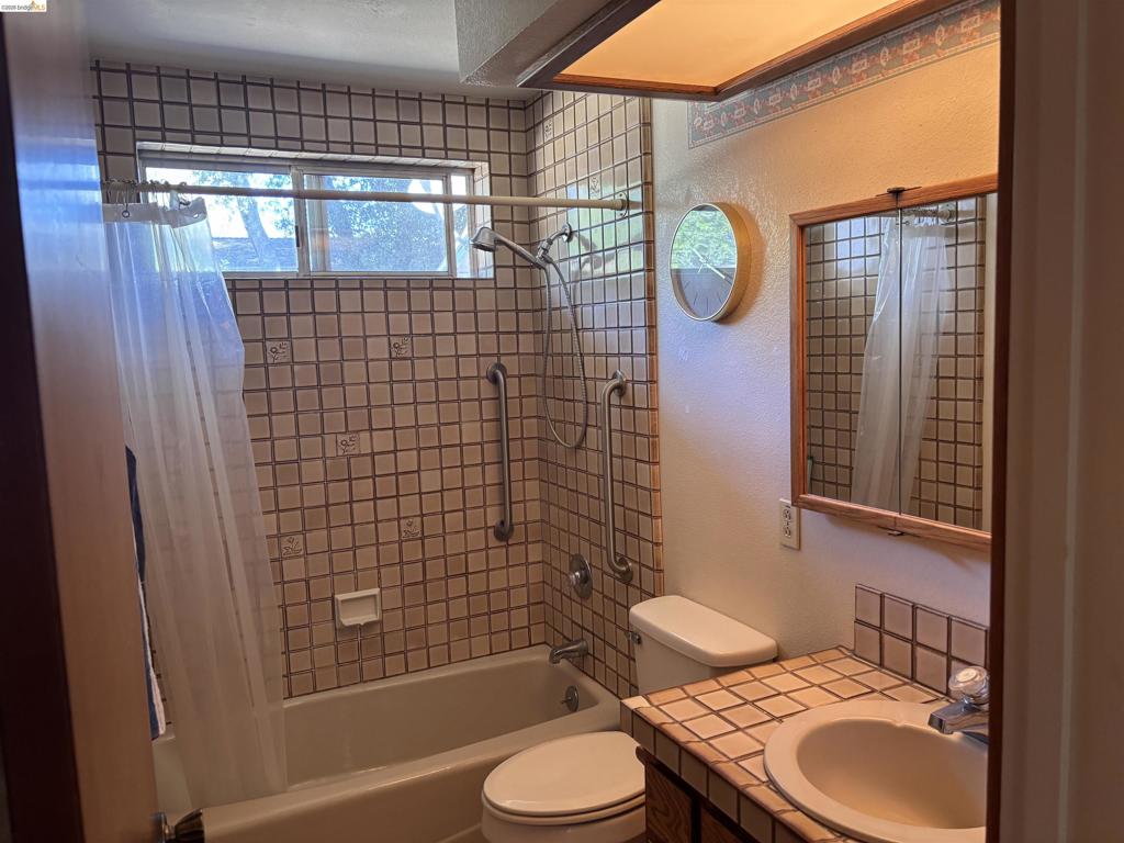 19256 Rockridge Way Property Photo 12