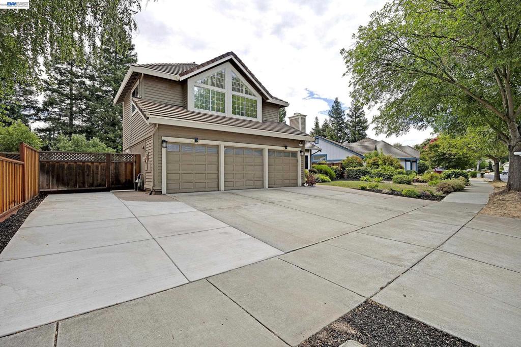 5875 Arlene Way Property Photo 2