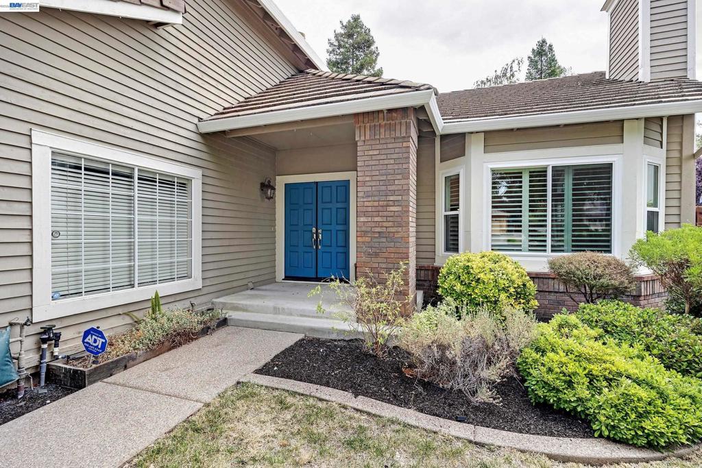 5875 Arlene Way Property Photo 4