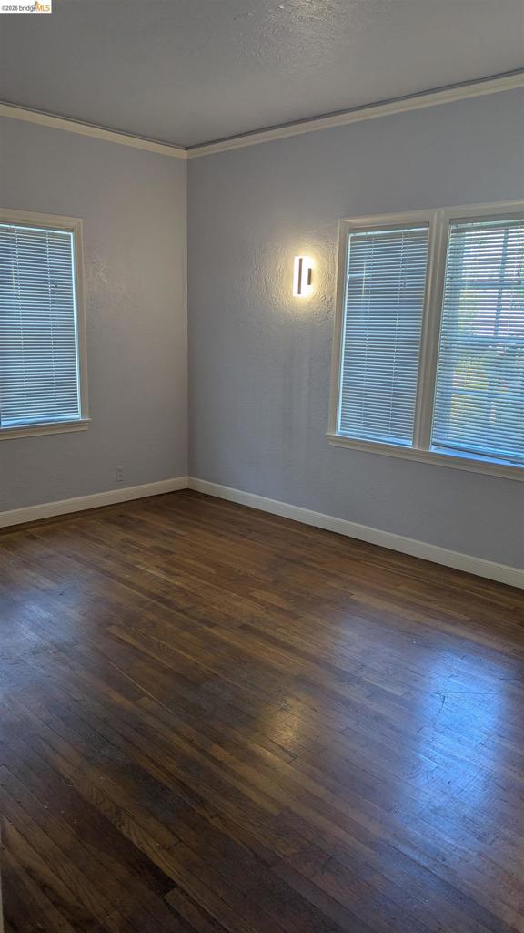 446 37th St Property Photo 24