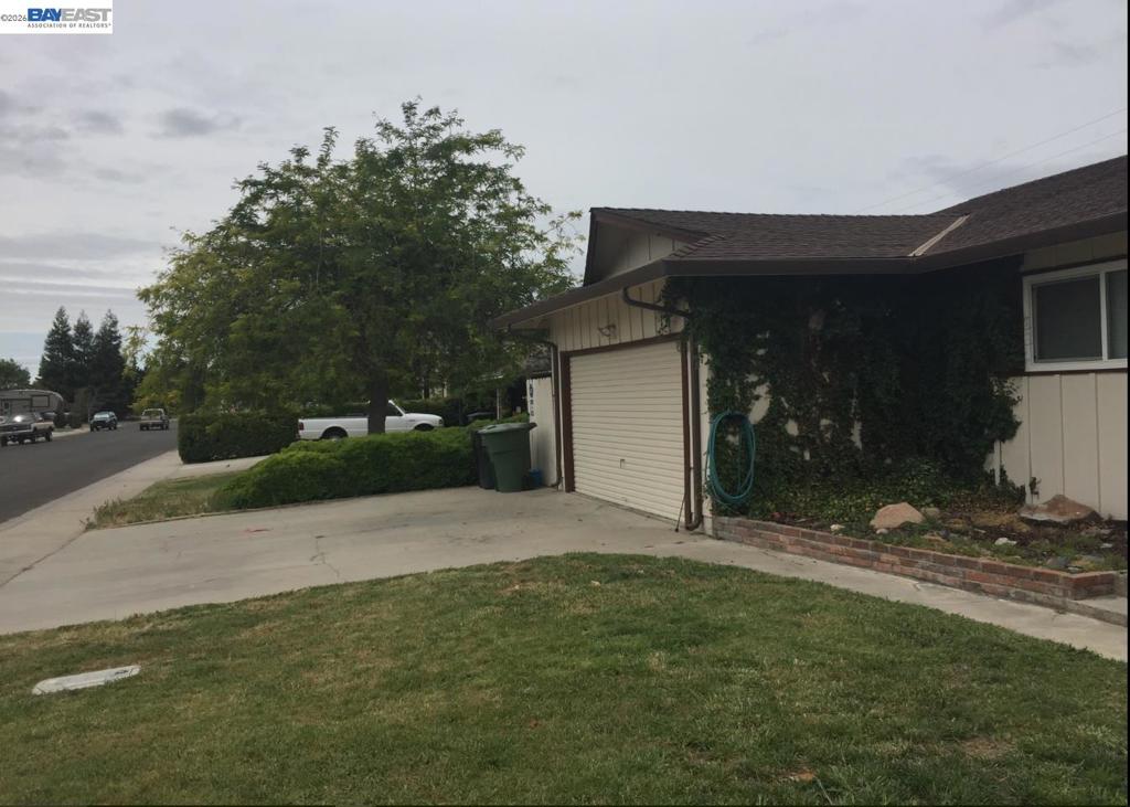 953 7th Property Photo 2
