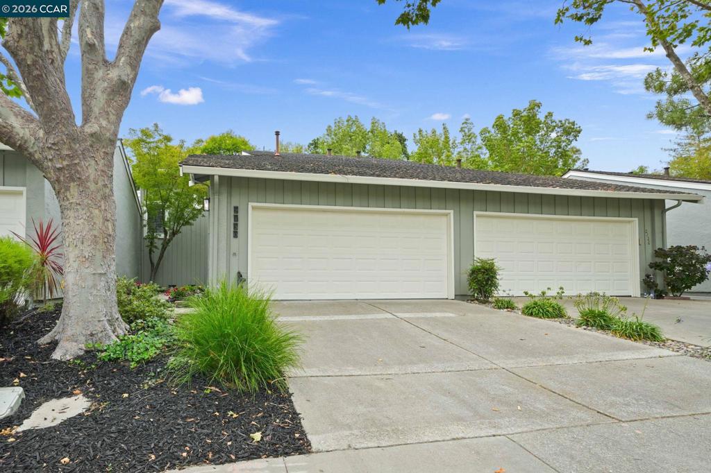 2130 Shoshone Cir Property Photo 3