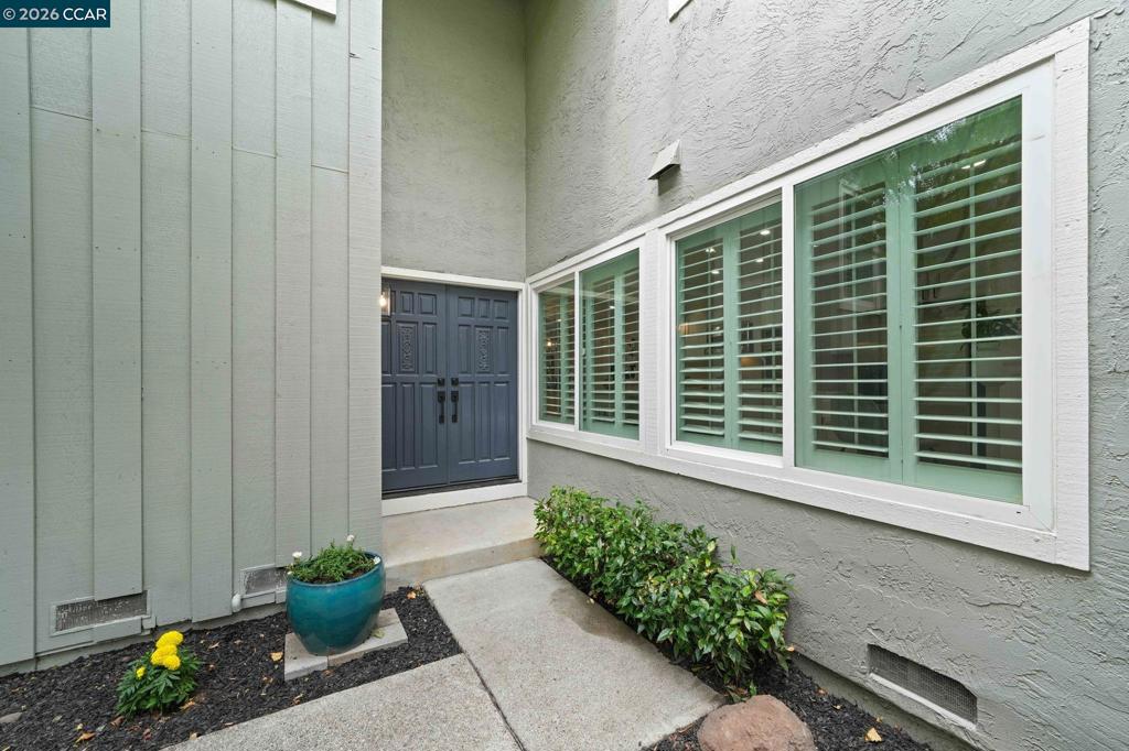 2130 Shoshone Cir Property Photo 4