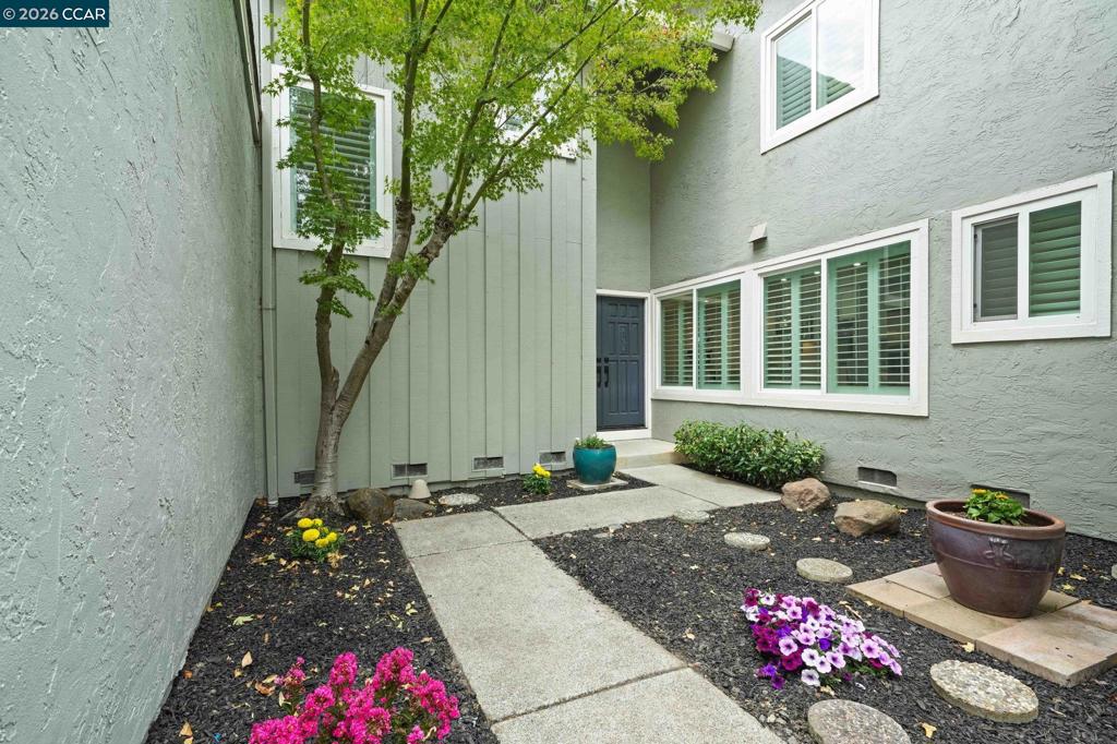 2130 Shoshone Cir Property Photo 5