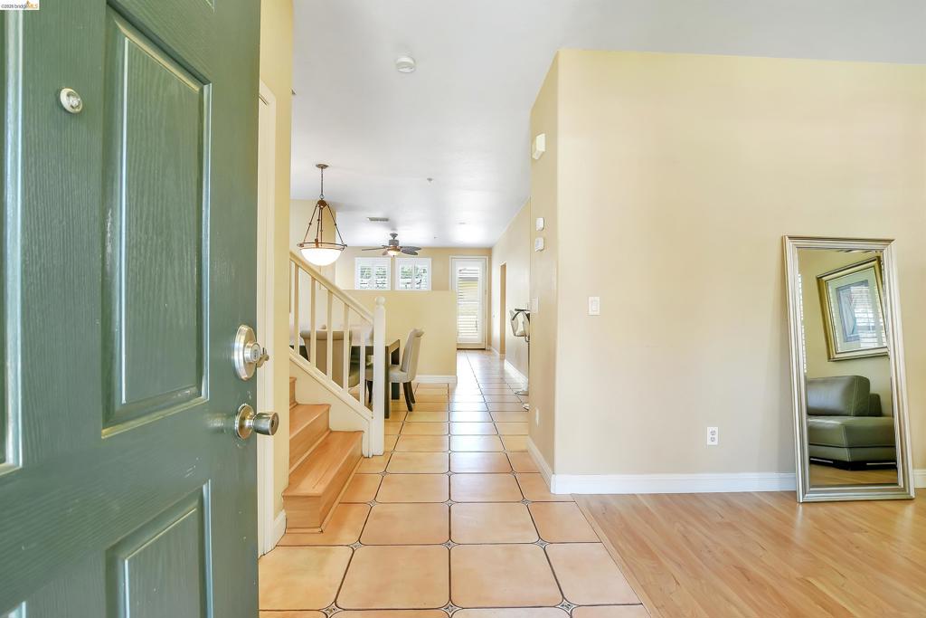 97 Lexington St Property Photo 3
