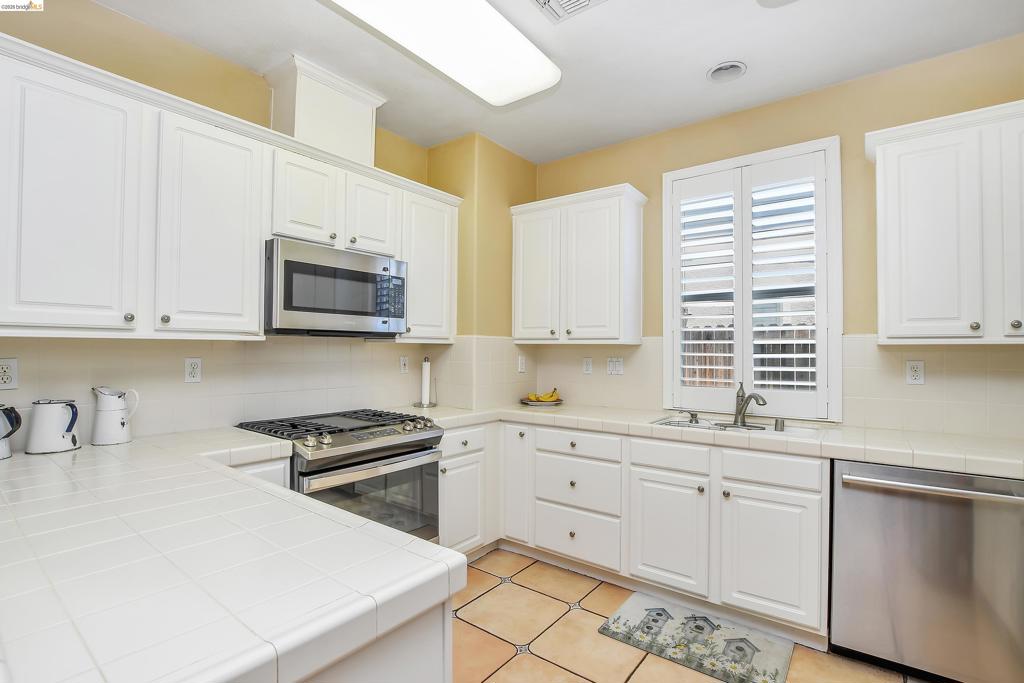97 Lexington St Property Photo 8
