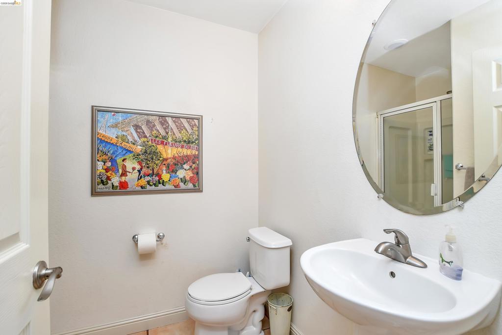 97 Lexington St Property Photo 12