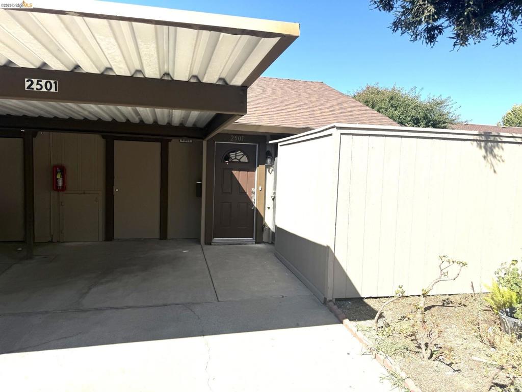 2501 Hampton Ln Property Photo 1