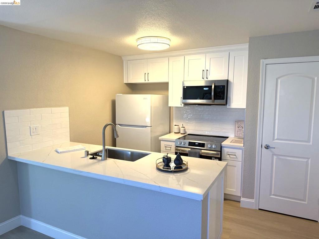 2501 Hampton Ln Property Photo 4