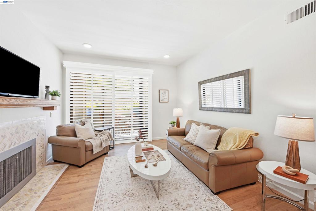 3655 Birchwood Ter 112 Property Photo 3