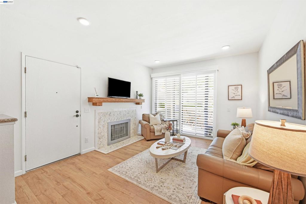 3655 Birchwood Ter 112 Property Photo 4