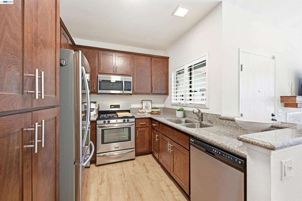 3655 Birchwood Ter 112 Property Photo 9