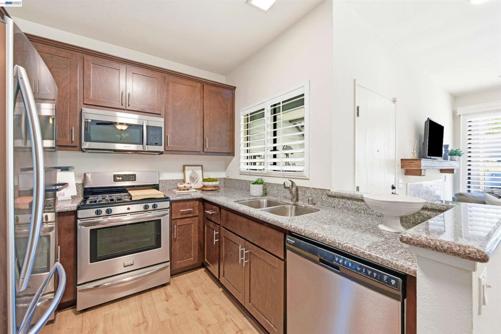 3655 Birchwood Ter 112 Property Photo 10