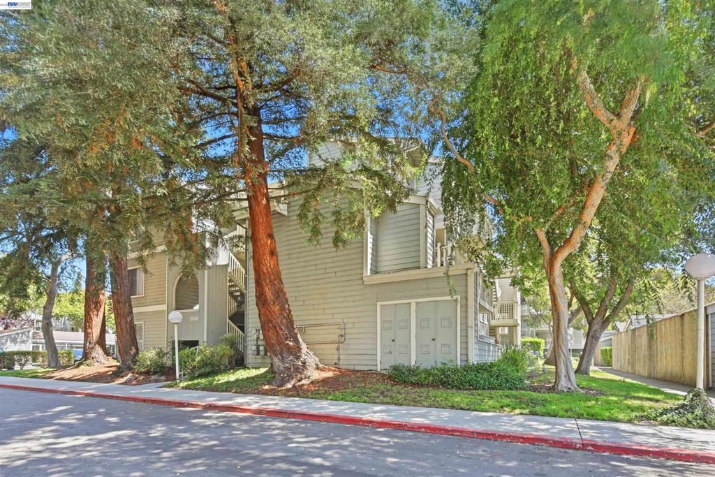 3655 Birchwood Ter 112 Property Photo 28