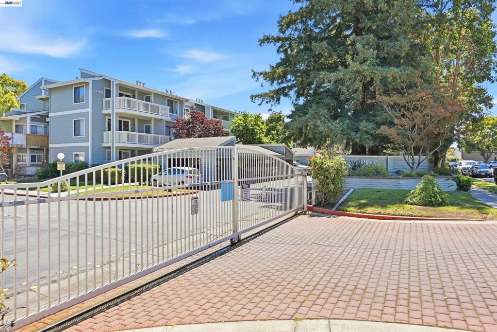 3655 Birchwood Ter 112 Property Photo 31