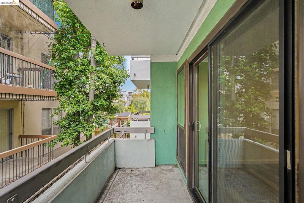 651 Oakland Ave 2d Property Photo 11