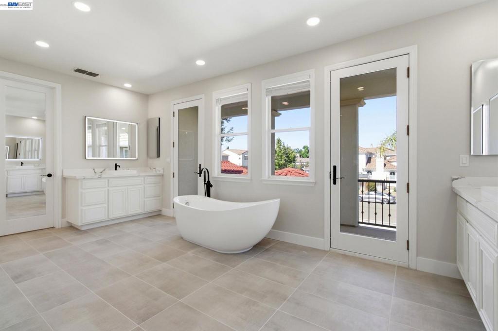 2200 Lotus Way Property Photo 45
