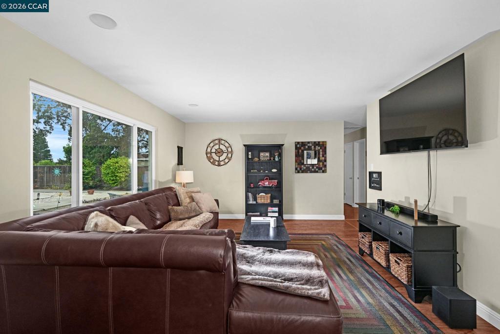 341 Twinview Dr Property Photo 6