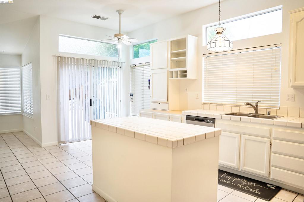 4808 Pineview Way Property Photo 6