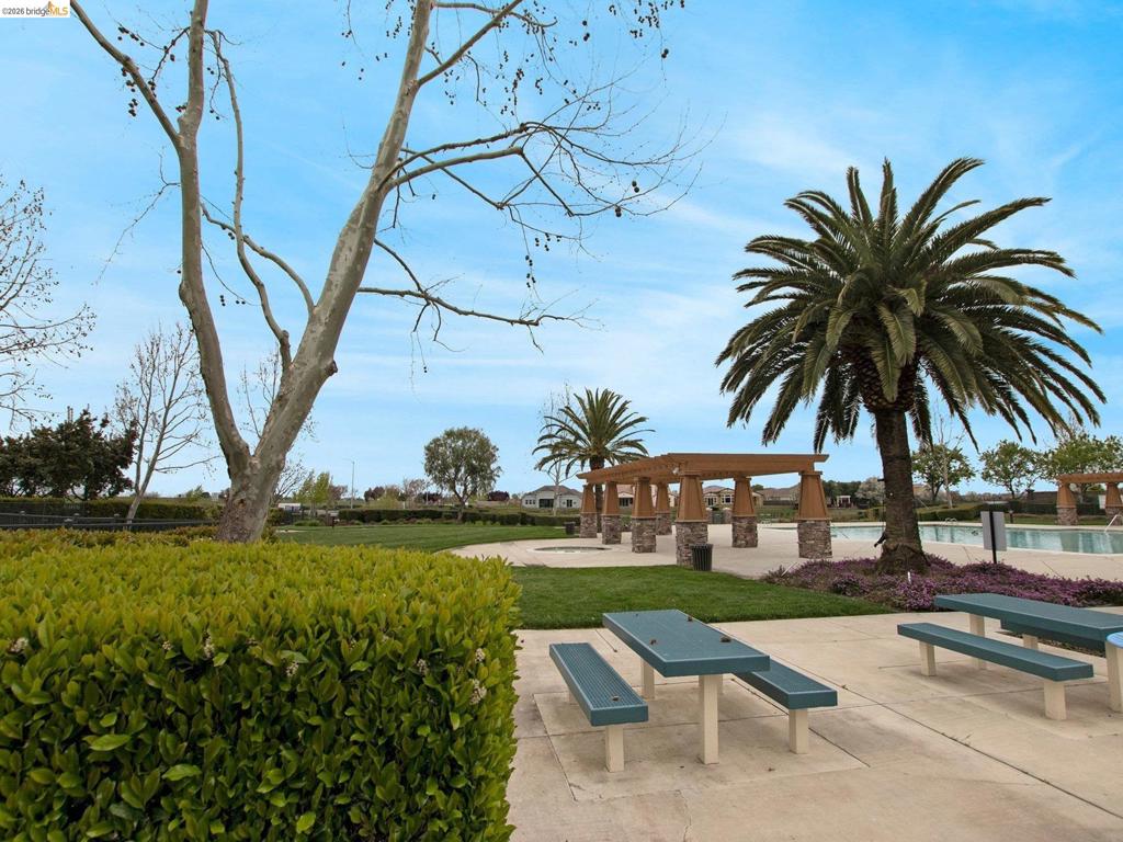 527 Peyton Ct Property Photo 41