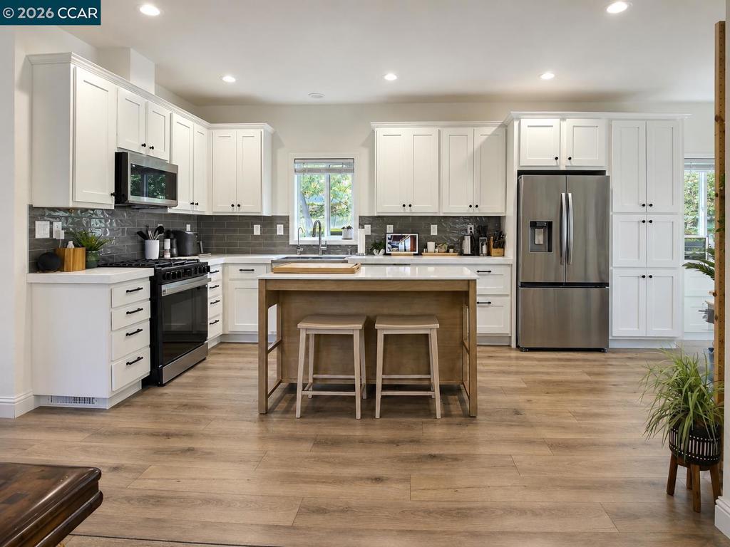 247 Quarter Circle Property Photo 4