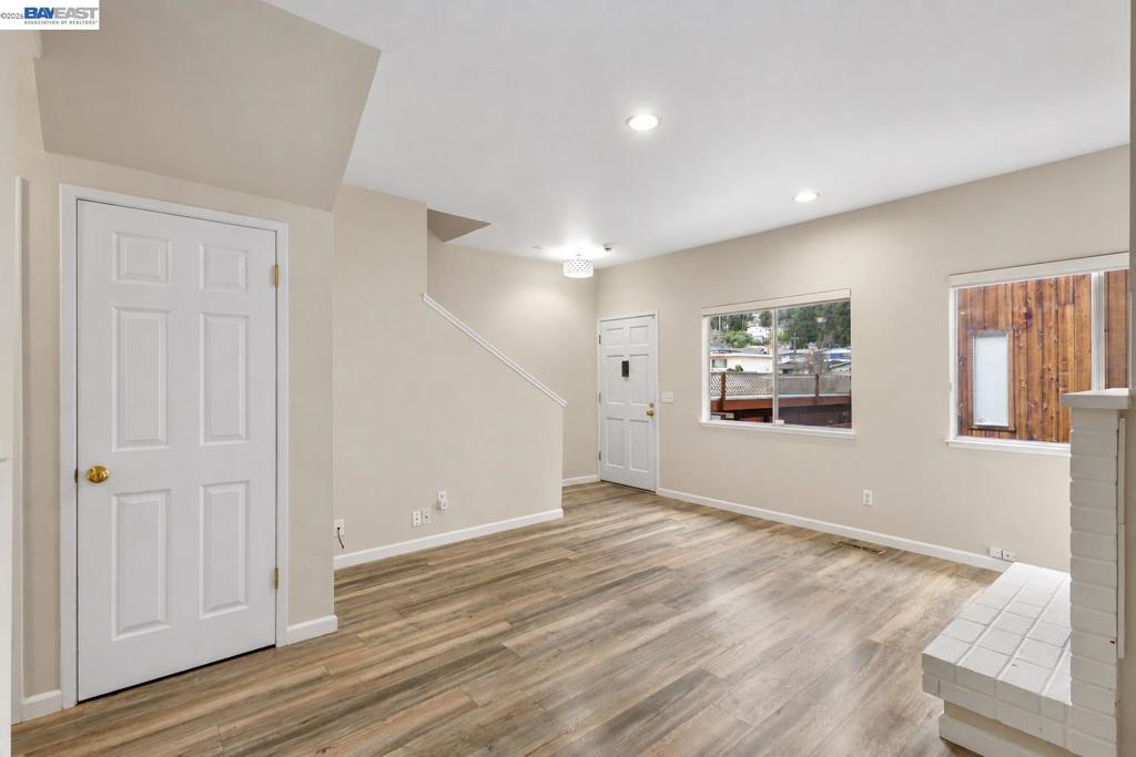 3858 Maybelle Ave Property Photo 6