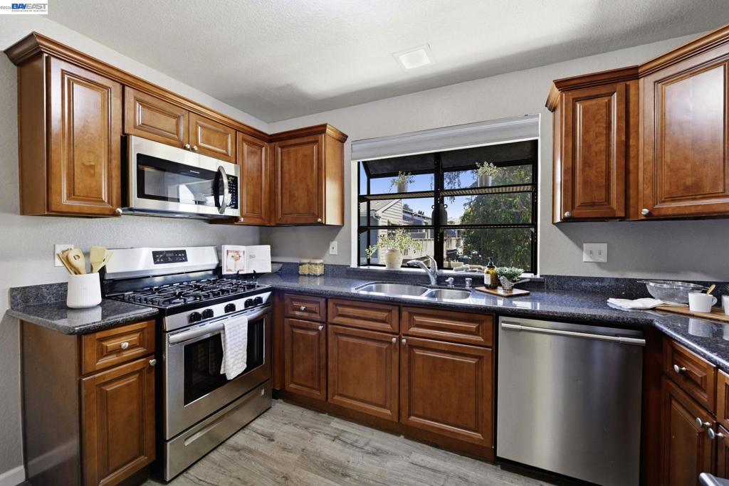 37200 Meadowbrook Cmn 203 Property Photo 4