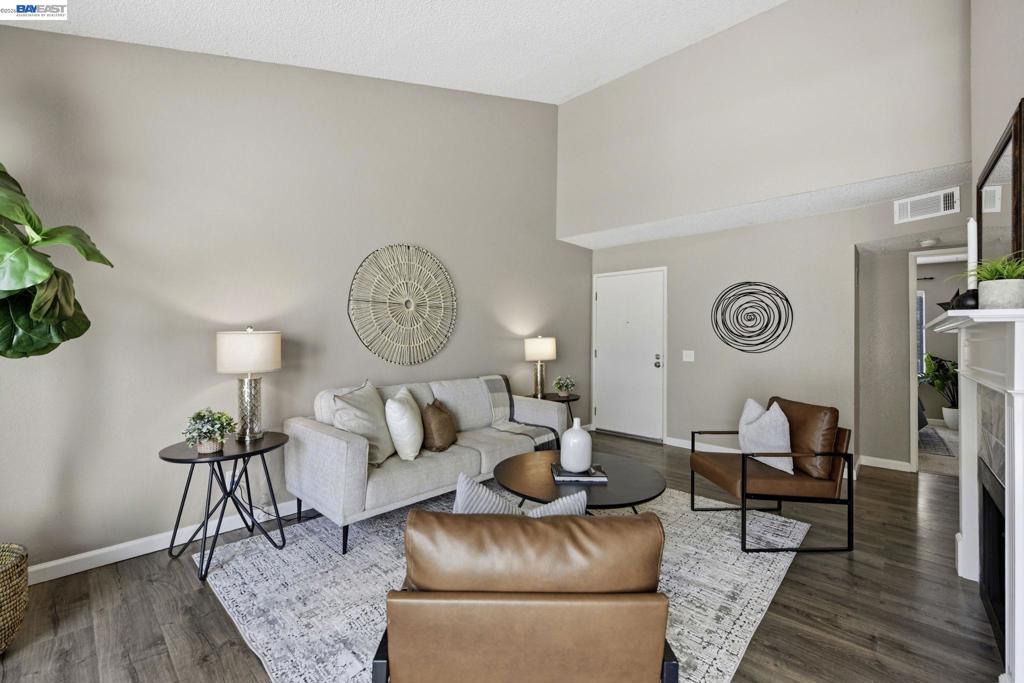 37200 Meadowbrook Cmn 203 Property Photo 6