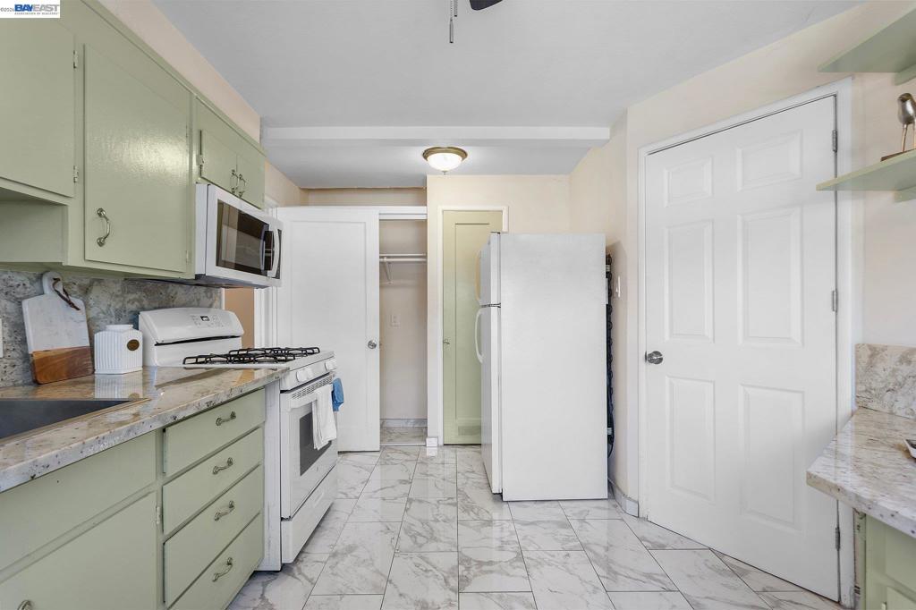 1691 Ashbury Dr Property Photo 8