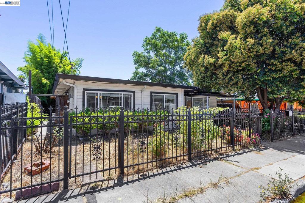 1691 Ashbury Dr Property Photo 37