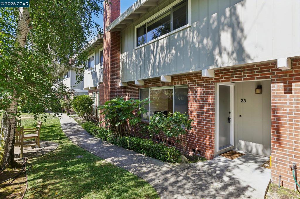 2135 Ascot Dr 23 Property Photo 2