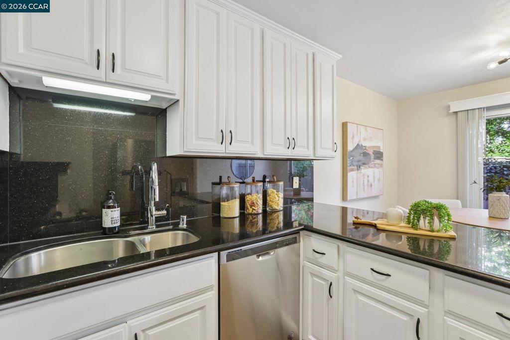 2135 Ascot Dr 23 Property Photo 17
