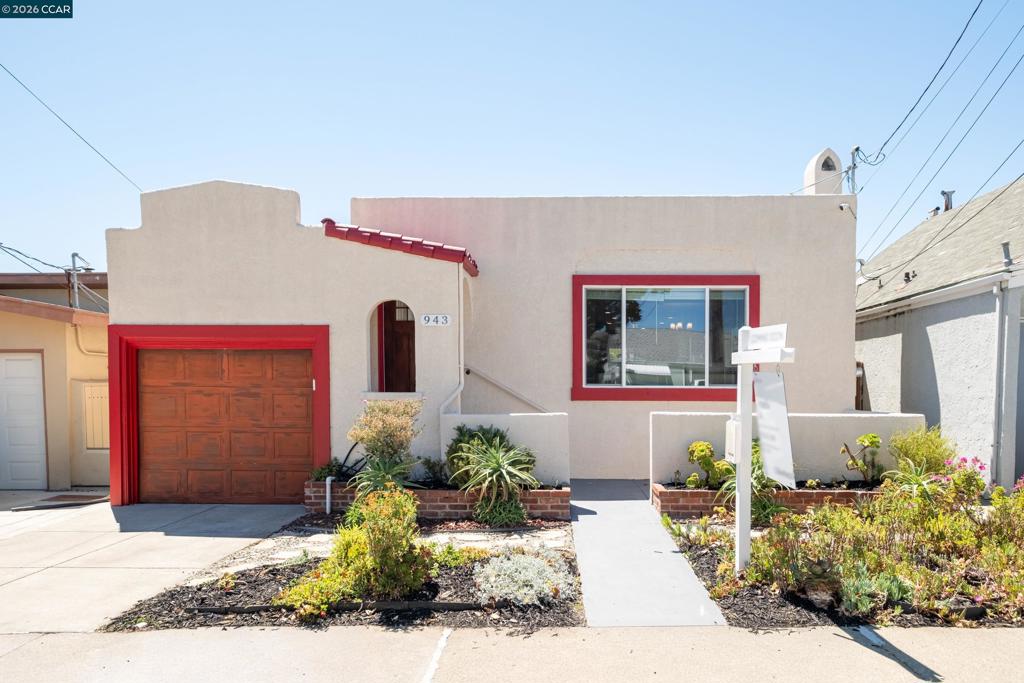 943 36th St Property Photo 1