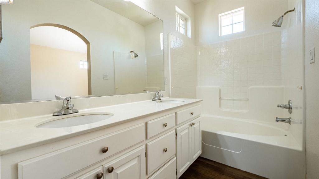 1000 Sandstone Ct Property Photo 27